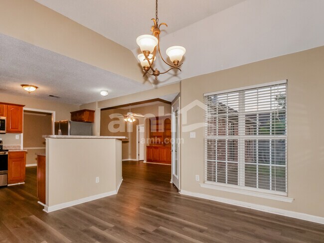 Building Photo - 1575 Far Dr