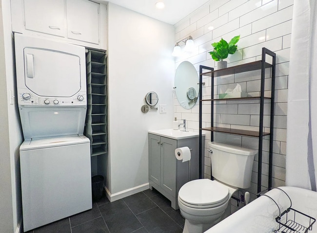 Building Photo - 1102 S Buckingham Rd