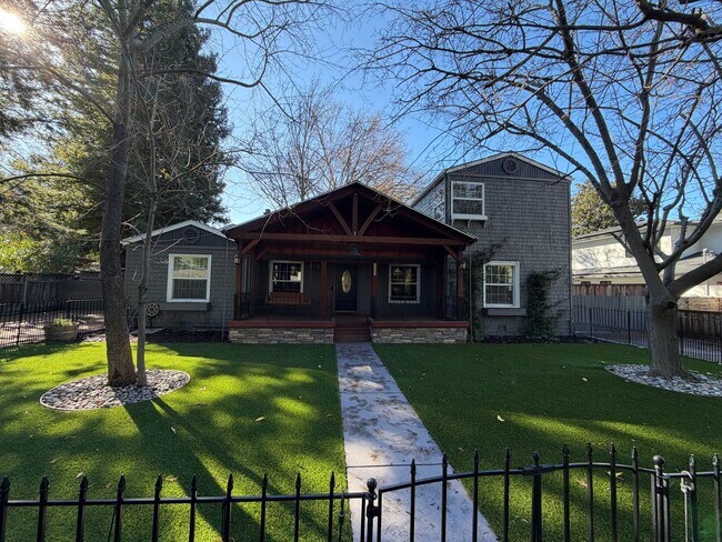 Foto del edificio - 4 Bed 3 Bath In West Alamo