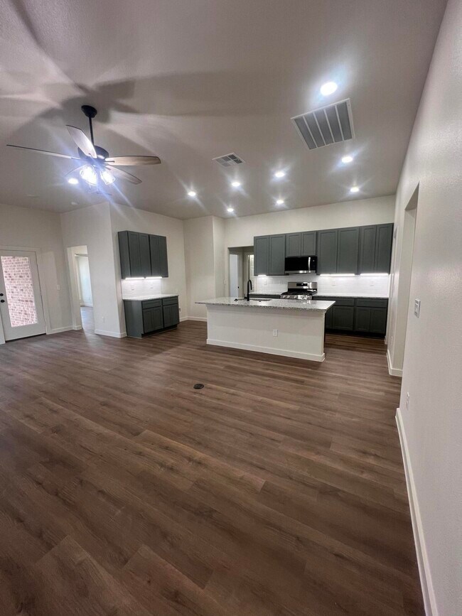 Foto del edificio - 13831 Gary Ave