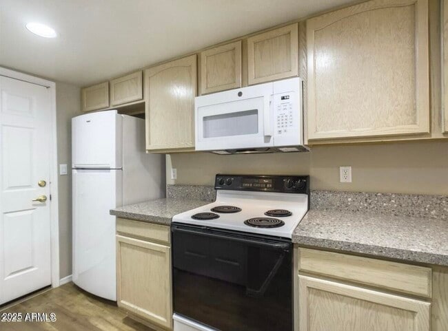 Foto del edificio - 3030 Hayden Rd