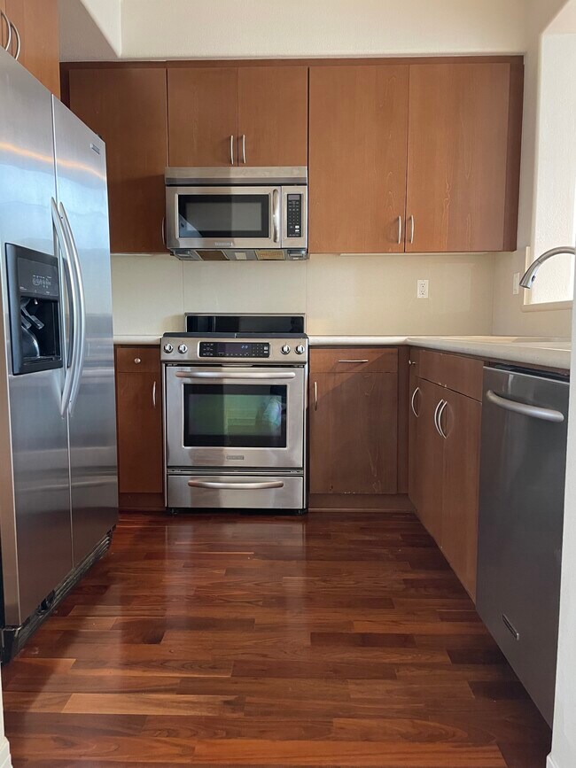 Kitchen - 7100 Playa Vista Dr