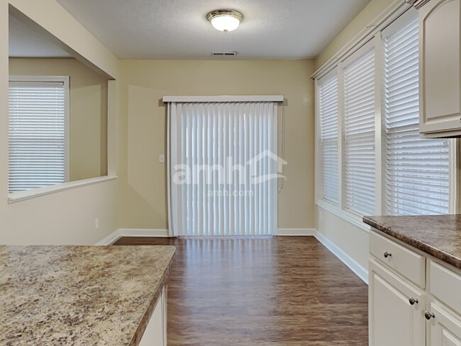 Foto del edificio - 5915 Cabot Dr