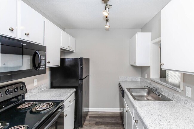 Foto del edificio - 18001 Cypress Trace Rd