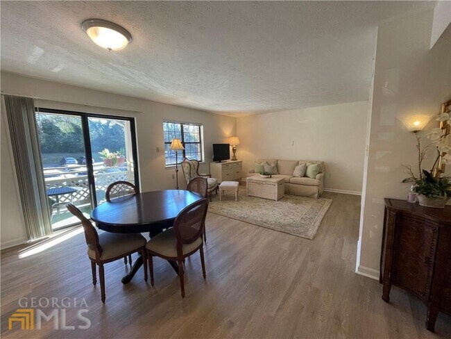 Foto del edificio - 475 Mount Vernon Hwy NE