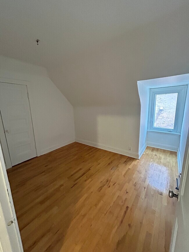 Photo du bâtiment - 162 Boul Du Mont-Bleu