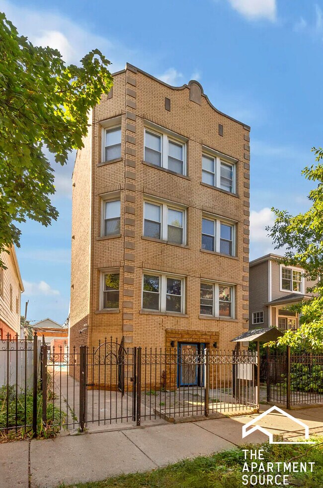 Foto del edificio - 2839 W Nelson St