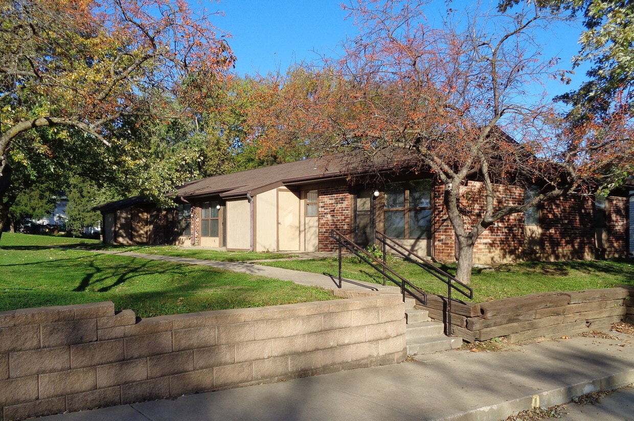 1000 Oak St Unit 12, Valley Falls, KS 66088 Apartments in Valley