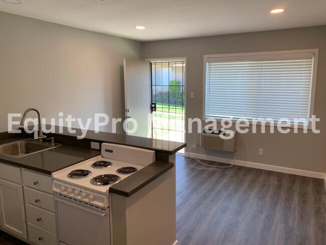 Building Photo - 7041 Pickering Ave