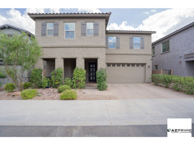Building Photo - Live Luxuriously in Scottsdale with this s...