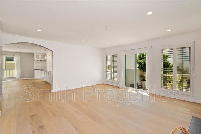 Building Photo - 122 S Guadalupe Ave