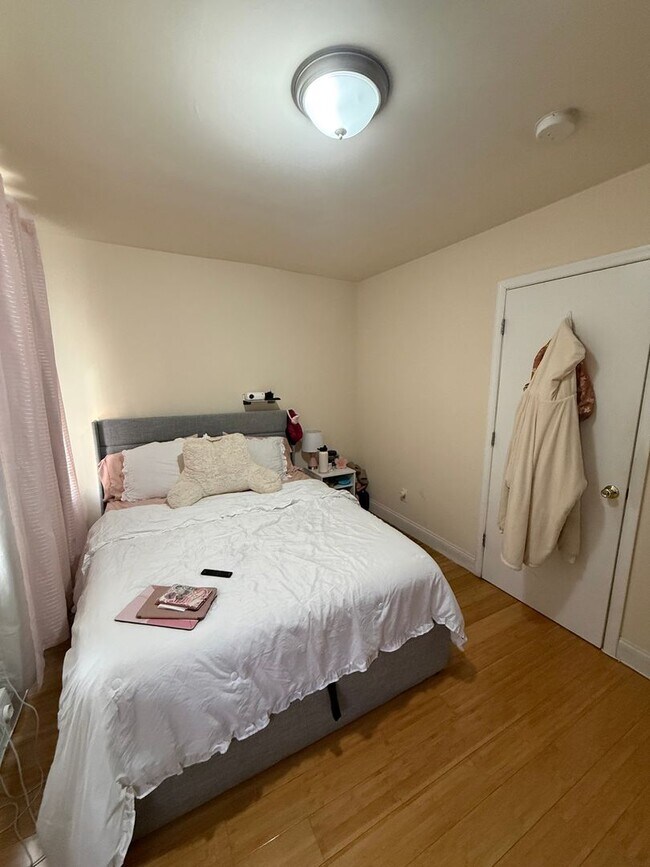 Building Photo - 1630 N Sydenham St