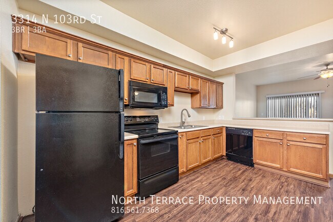 Foto del edificio - Updated 3BR Townhome in Piper School Distr...