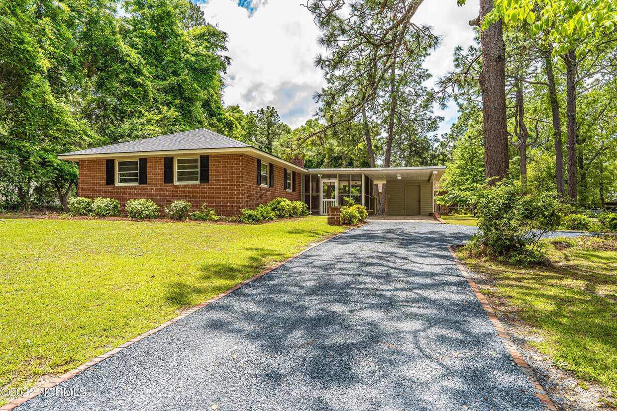 440 W Maine Ave, Southern Pines, NC 28387 House for Rent in Southern