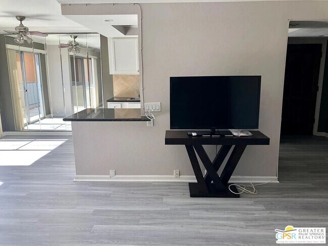 Foto del edificio - 400 N Sunrise Way