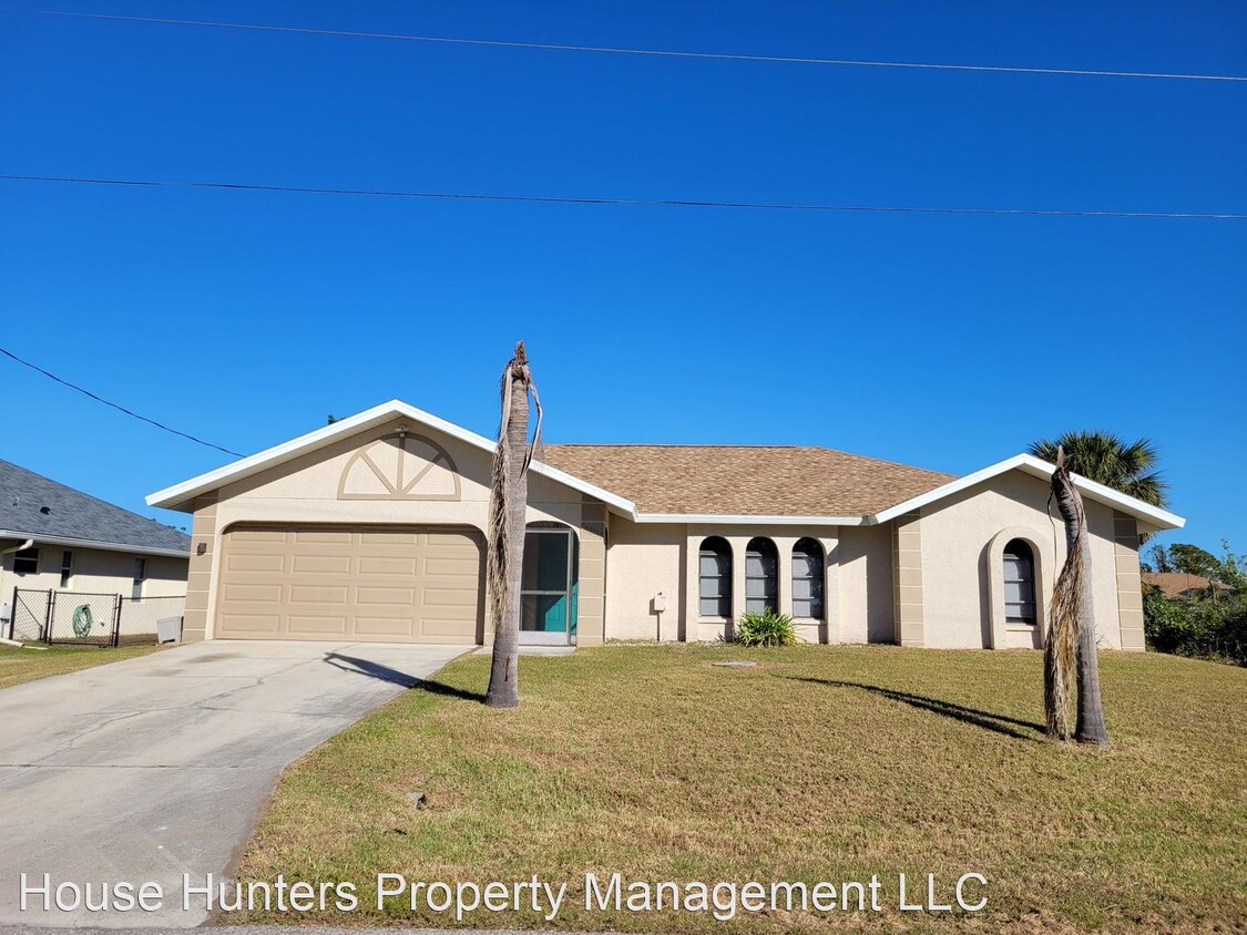 15824 Hennipen Cir, Port Charlotte, FL 33981