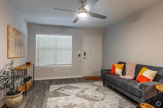 1BD, 1BA - 620SF - Sun and Sands