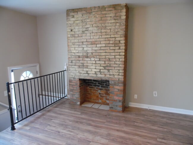 Photo - 105 S 18th St Apartments