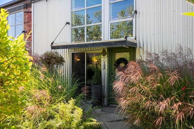 Building Photo - 3033 Blake St