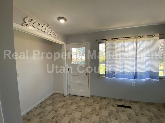 Foto del edificio - 4 Bedroom Orem home with Large Backyard