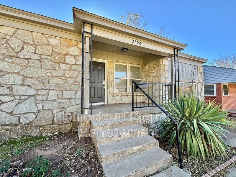 Photo - 2208 NE 25th St.