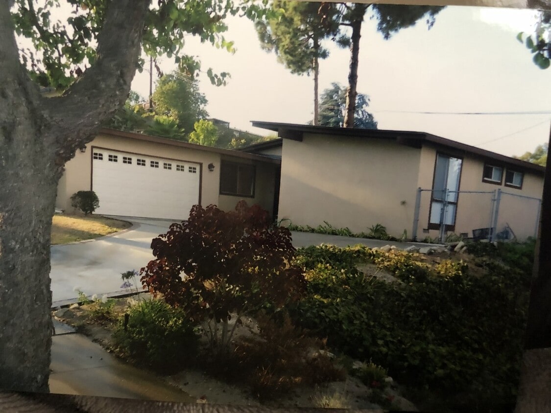 Primary Photo - 5003 Rockbluff Dr