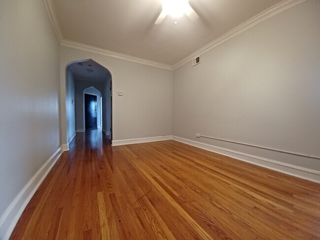 Building Photo - 435 E 91st Pl