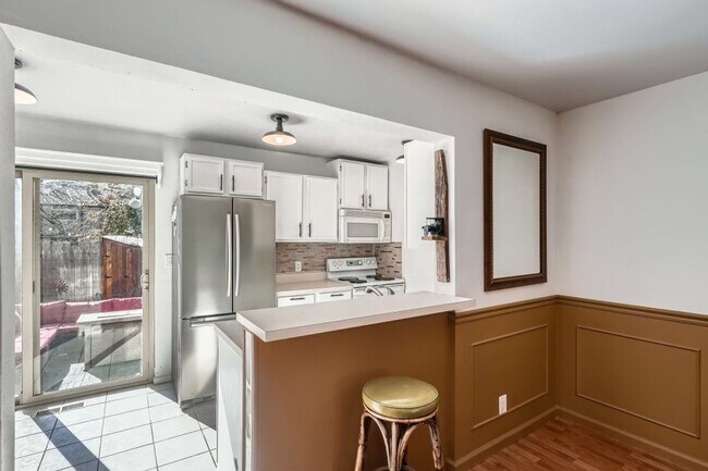 Building Photo - Charming 2BR Townhome in Littleton with Cl...