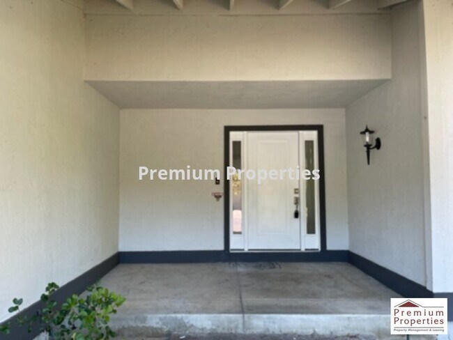 Foto del edificio - 3006 Stinson Cir