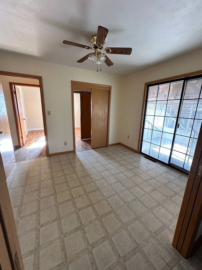 Foto del edificio - 2-3 bedroom, 1 bath, 1 car garage home for rent