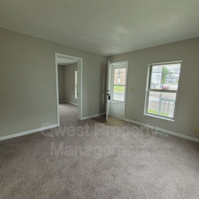 Foto del edificio - 859 Thomas St SE