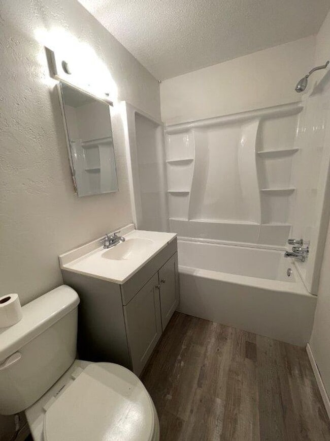 Photo - New paint, 3 bed 1 bath 1 car in SE Okc! House