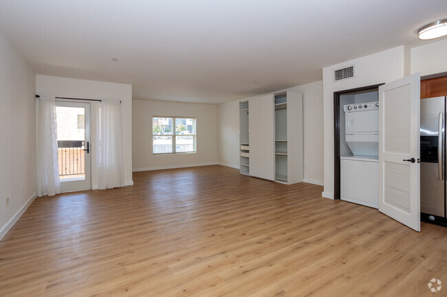 Estudio 8. 791SF - LaSalle Lofts