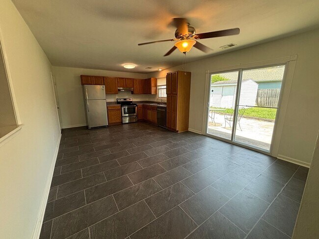 Building Photo - 402 Aspen Dr