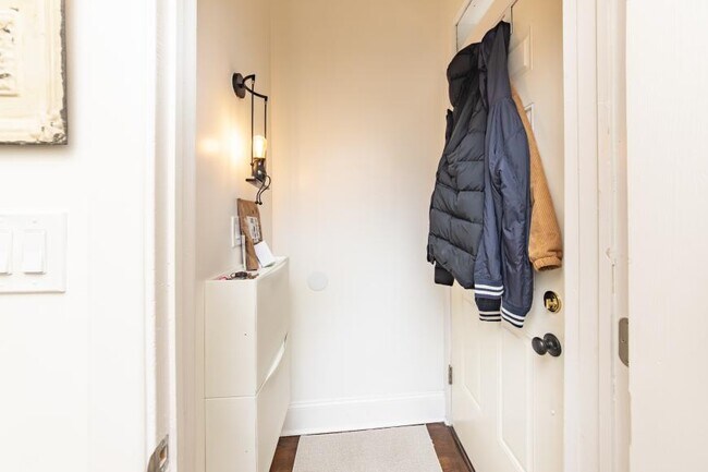 Foto del edificio - 2 bedroom in Roscoe Village IL 60618
