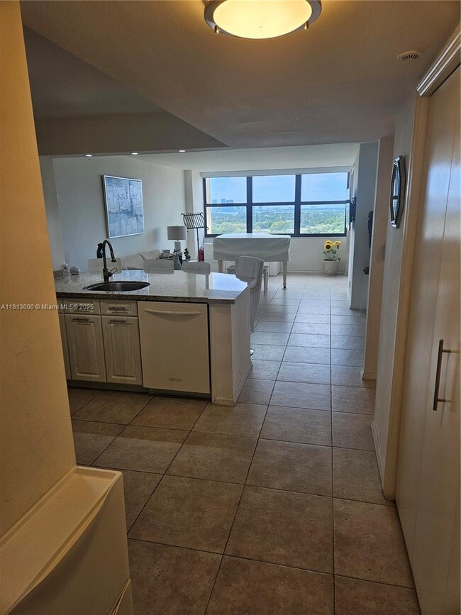 Foto del edificio - 2555 Collins Ave