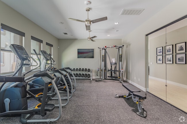 Gimnasio - Bidwell Pointe