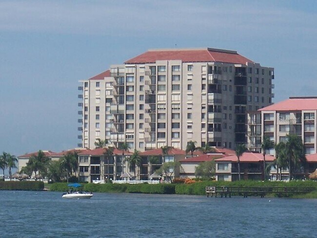 Foto del edificio - 6322 Palma Del Mar Blvd S
