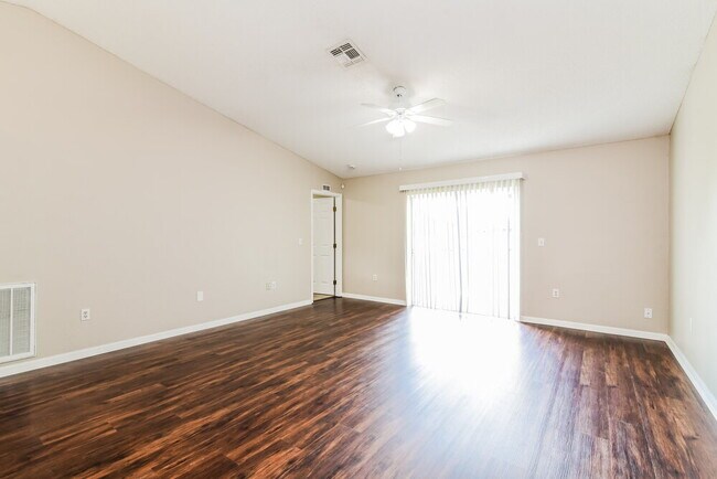 Foto del edificio - 338 Arlington Cir