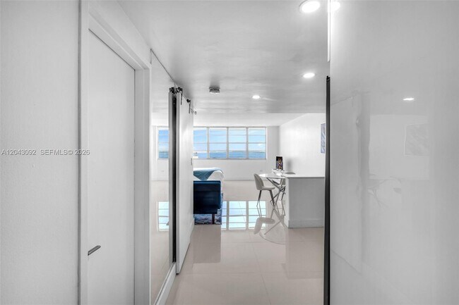 Foto del edificio - 801 Brickell Bay Dr