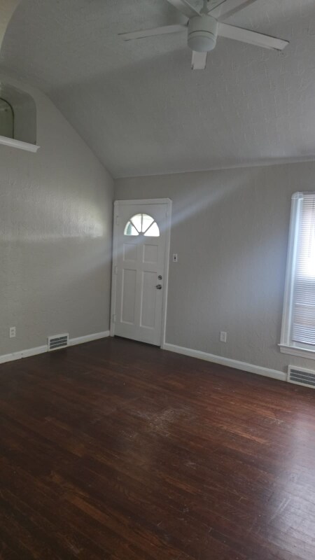 Foto del edificio - 6614 Orchard Ave