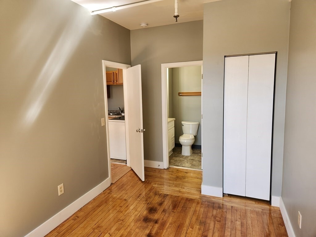 15 N Main St Unit 25, Attleboro, MA 02703 Room for Rent in Attleboro