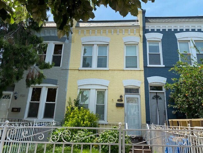 Photo - 931 5th Street, SE Townhome