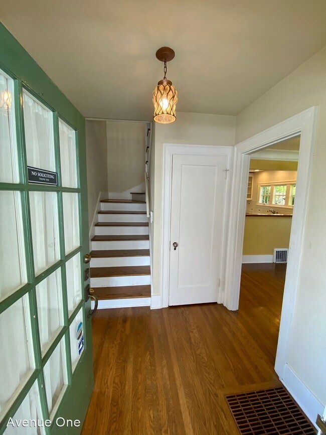 Building Photo - 2 br, 1.5 bath House - 2068 23rd Ave E