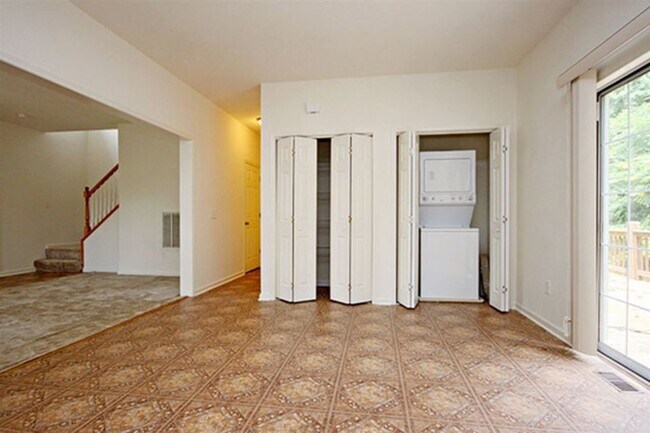 Building Photo - 224 Shamrock Rd