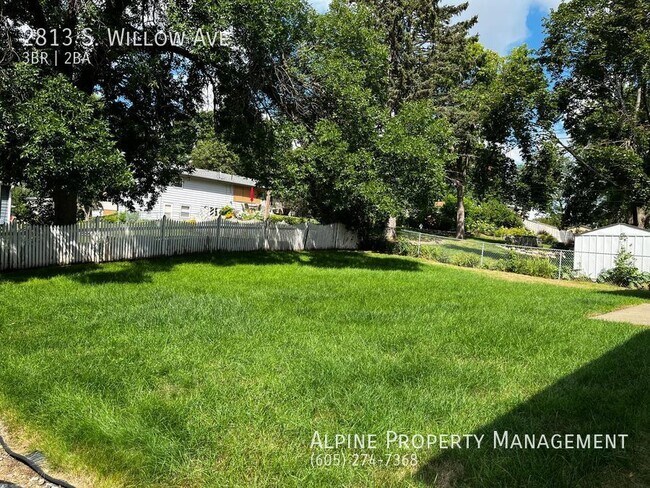 Building Photo - 3 Bed/2 Bath Ranch with Finished Basement!