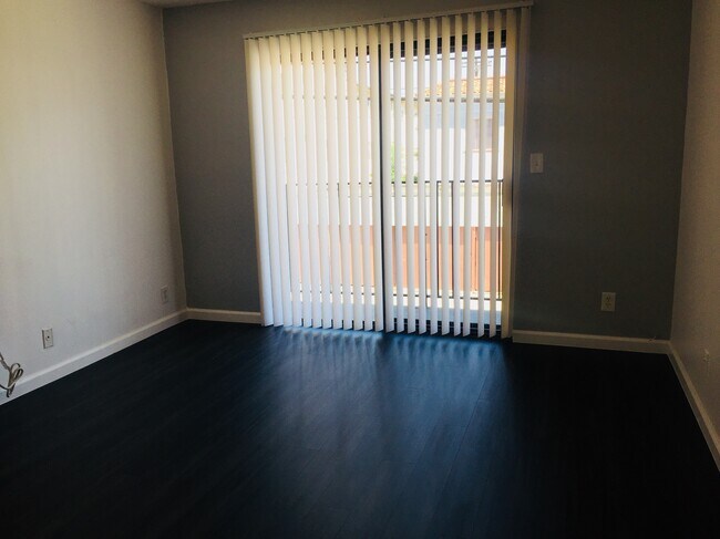 Building Photo - 151 N Normandie Ave