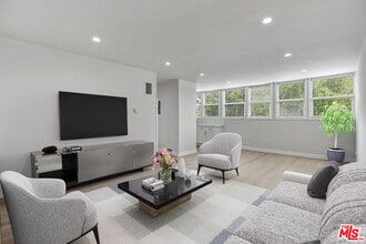Building Photo - 144 N Swall Dr