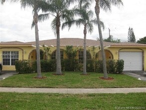Building Photo - 504 SE 13th Dr