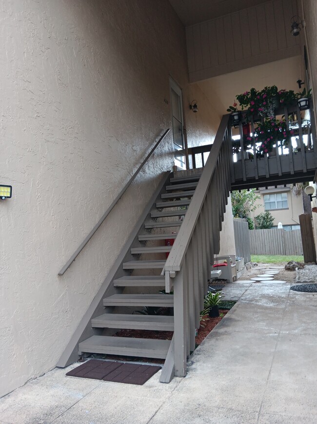 Building Photo - 428 Windmeadows St